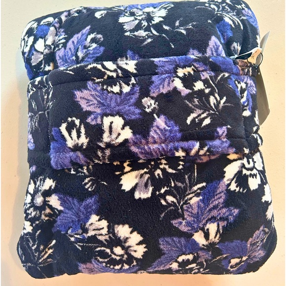 Vera Bradley Fleece Travel Blanket/Throw Blanket- Frosted Floral - Picture 3 of 4
